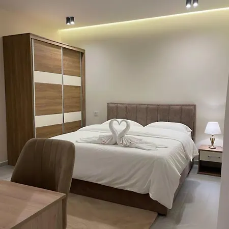 Adna Center 티라나
