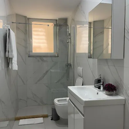 Adna Center 3*