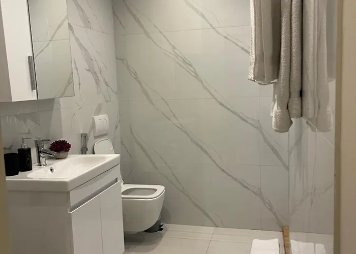 Adna Center Guest house *